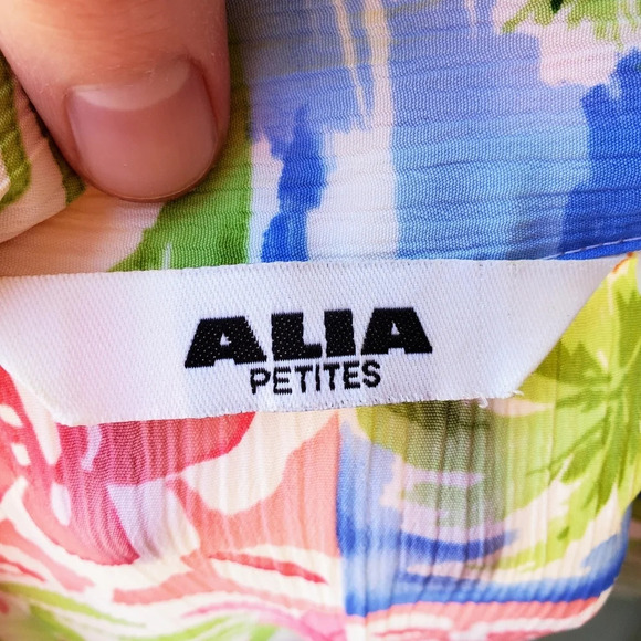 Vintage Alia Petites Women's Short Sleeve Tropical Buttondown Shirt Size 12 - Picture 2 of 11